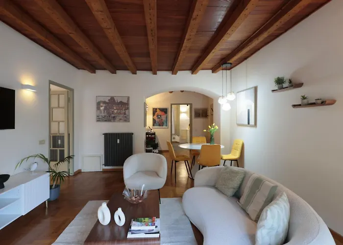 Urban House - Elegant Apartment Brera Milan Center